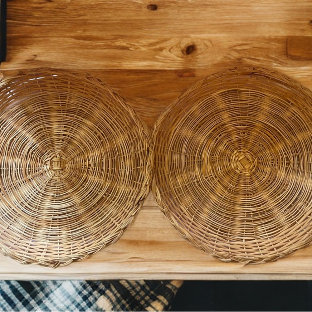 Serveware Set with Rustic Charm - Picture 2 of 5